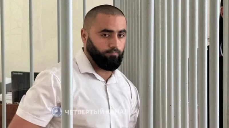 Мужчину, который зарезал бывшую жену в подъезде дома, оставили в СИЗО