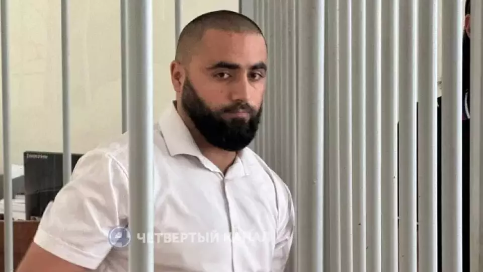 Мужчину, который зарезал бывшую жену в подъезде дома, оставили в СИЗО