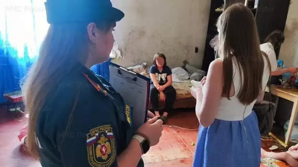 Сотрудники МЧС посетили семьи риска в Железнодорожном районе Екатеринбурга