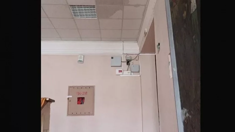 Сотрудники Дома офицеров ЦВО жалуются на аварийное состояние здания