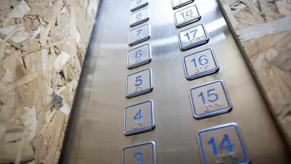 Что делать, если вы застряли в лифте?