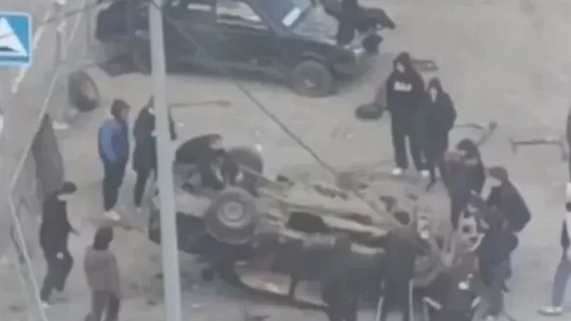 Тюменские школьники превратили автомобиль в качели