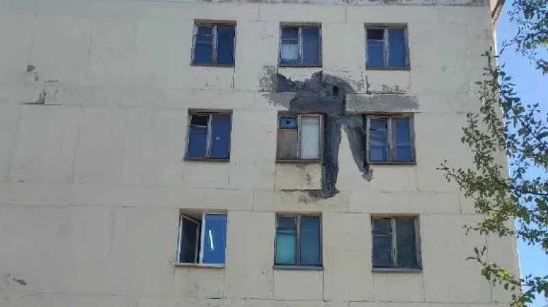 В Екатеринбурге в общежитии на Уралмаше обвалилась стена