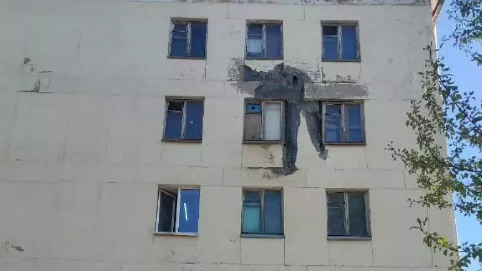 В Екатеринбурге в общежитии на Уралмаше обвалилась стена