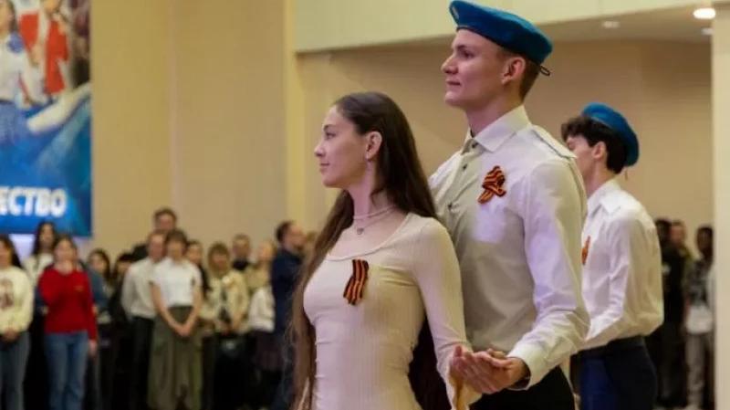 В юбилейный 10 раз прошел «Вальс Победы» в Екатеринбурге