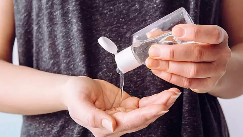 Студент из Екатеринбурга создал гель, который может помочь бросить курить