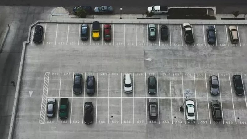 В России на платных парковках могут отменить штрафы