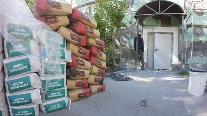 Нехватка кровельщиков и электриков в Свердловской области сказывается на качестве капремонта