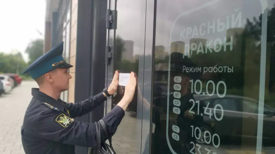 Роспотребнадзор закрыл одну из точек доставки суши и роллов из-за кишечной палочки