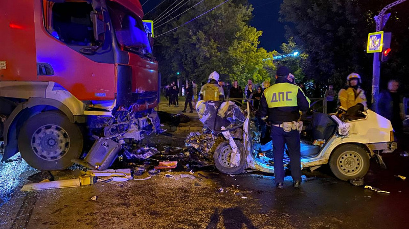 Страшная авария в Екатеринбурге унесла жизни четырех молодых людей