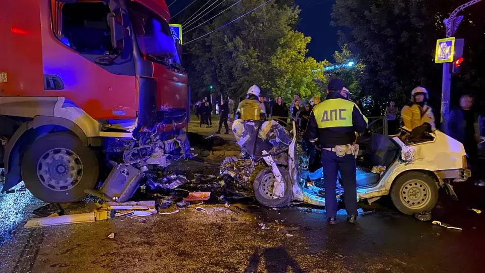 Страшная авария в Екатеринбурге унесла жизни четырех молодых людей