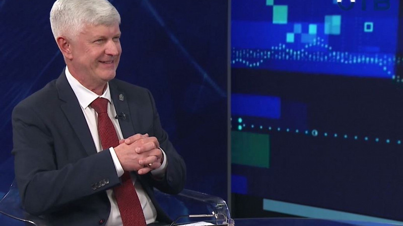 Чтобы хватало электриков, надо рожать по три ребёнка