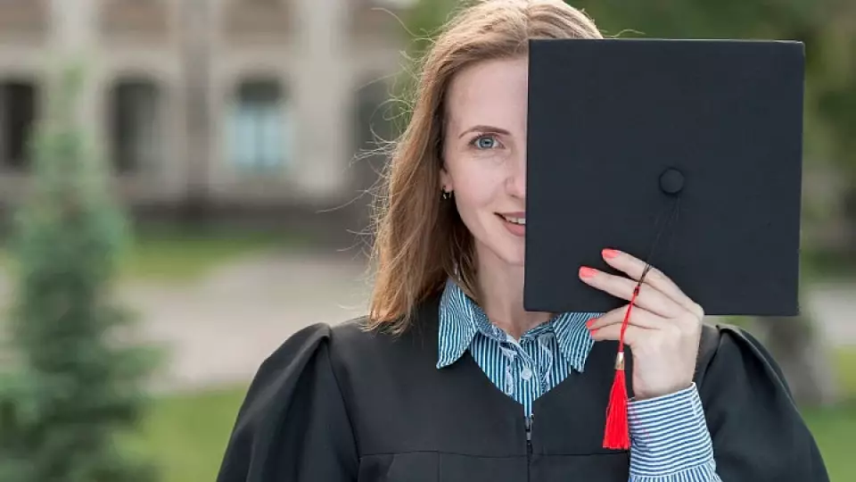 Юрист рассказал, что грозит покупателю поддельного диплома