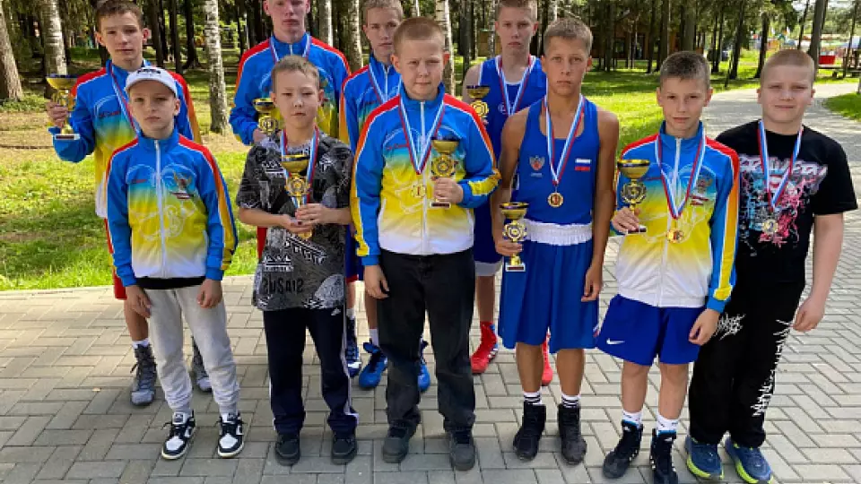 Боксеры из Каменска-Уральского взяли шесть золотых медалей в Шарье