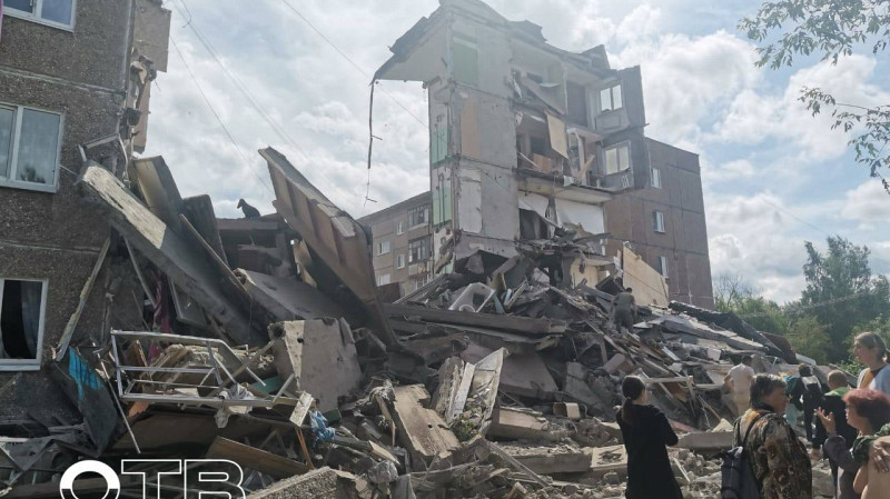 Подъезд жилого дома обрушился в Нижнем Тагиле