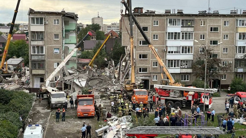 Число раненых после обрушения подъезда пятиэтажки увеличилось до 12 человек