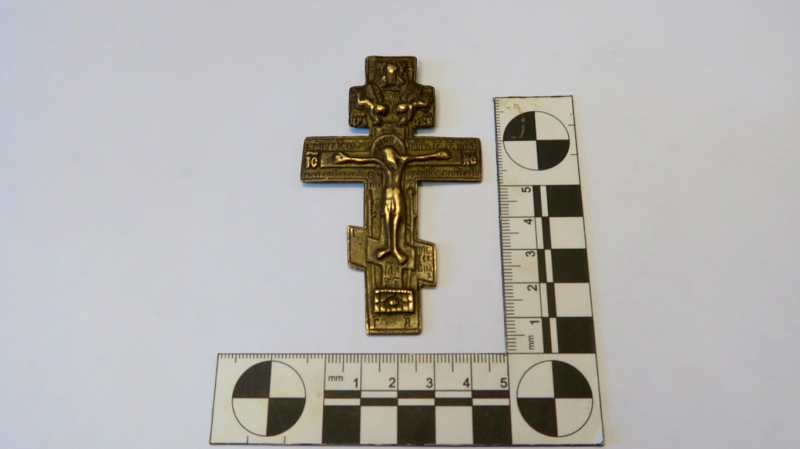 Таможенники Кольцово предотвратили вывоз из России старинного креста