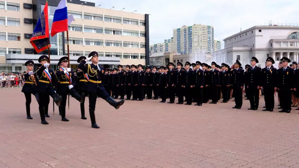 В Свердловской области 166 силовиков получили дипломы юристов МВД