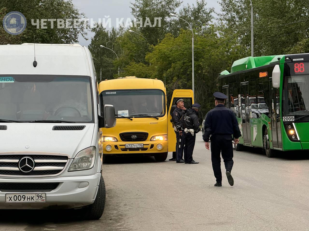 В ходе утреннего рейда инспекторы ГИБДД проверили более 50 рейсовых автобусов