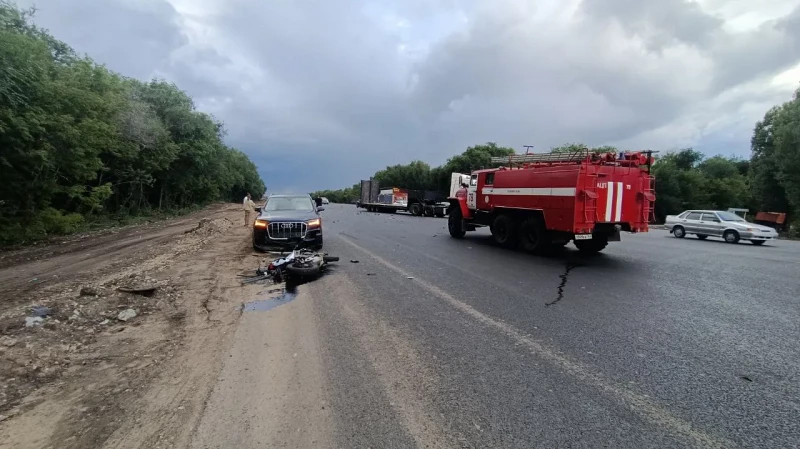 Мотоциклист столкнулся с тремя автомобилями в Самарской области