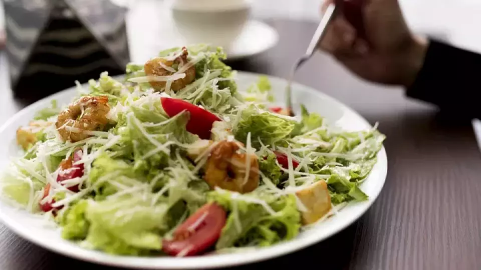 Диетолог рассказала, почему вредно есть одно и то же