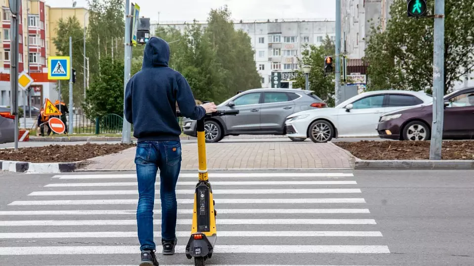 Опрос: почти половина россиян против электросамокатов