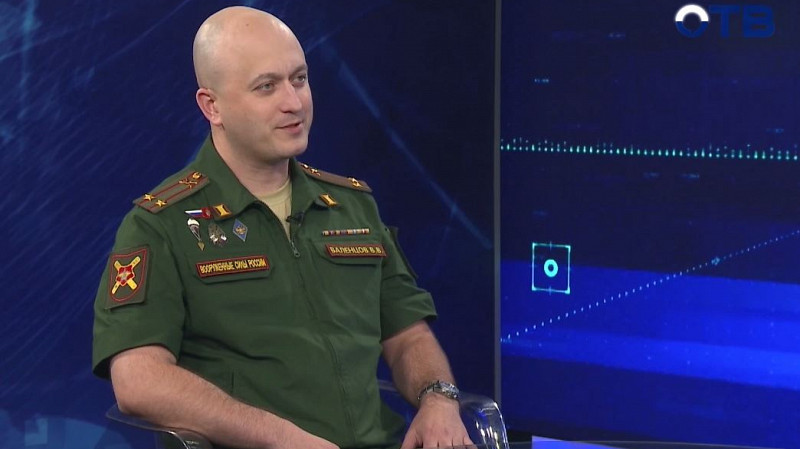 Приставы, силовики и администрация помогают уральским должникам стать контрактниками