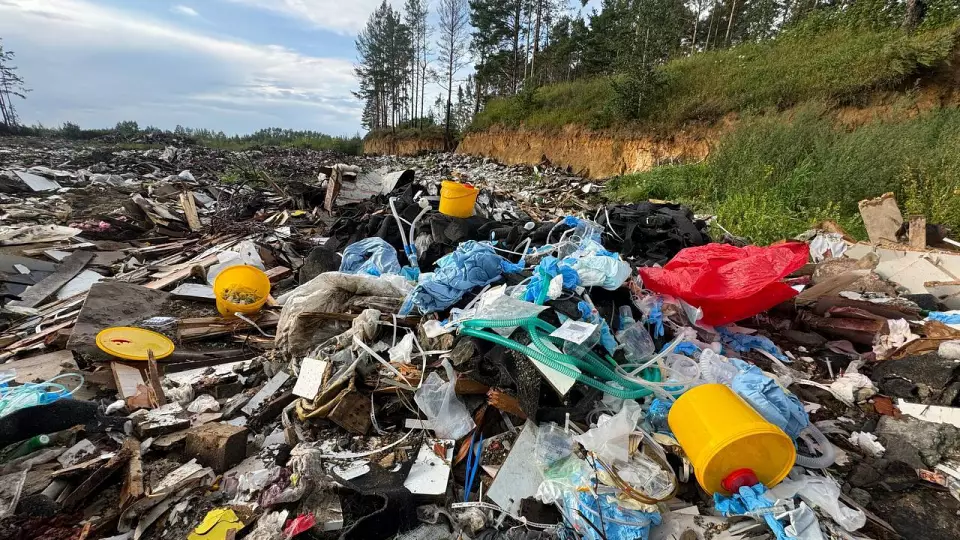 За незаконную свалку медотходов возле аэропорта Кольцово взялась прокуратура