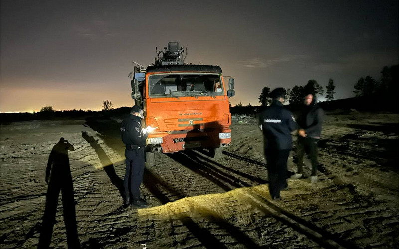 На закрытую свалку рядом с Кольцово ночью снова приехали грузовики с отходами