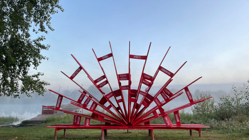 Уникальный арт-объект «Солнце руин» украсил берег под Екатеринбургом