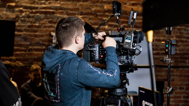 Юлия Снигирь и Леон Кемстач снялись в новой драме Свердловской киностудии