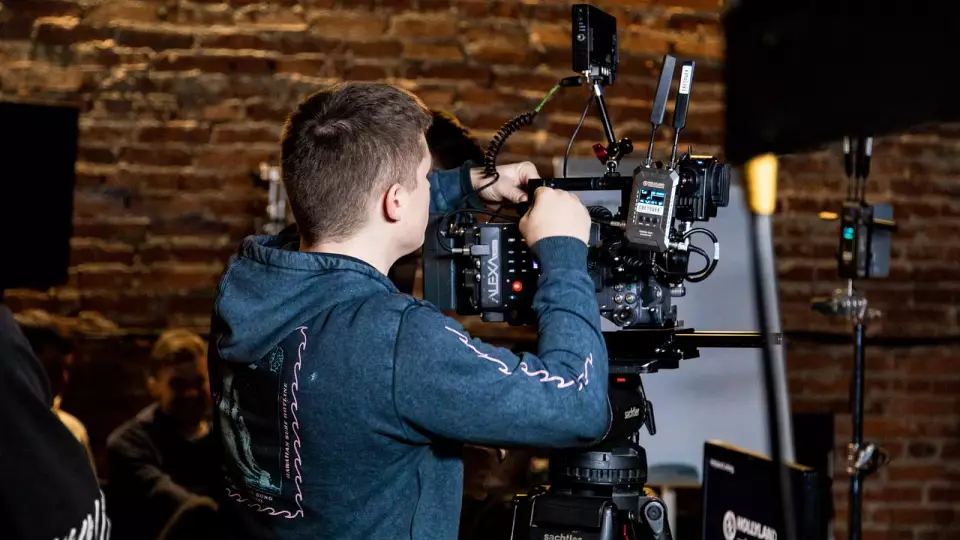 Юлия Снигирь и Леон Кемстач снялись в новой драме Свердловской киностудии