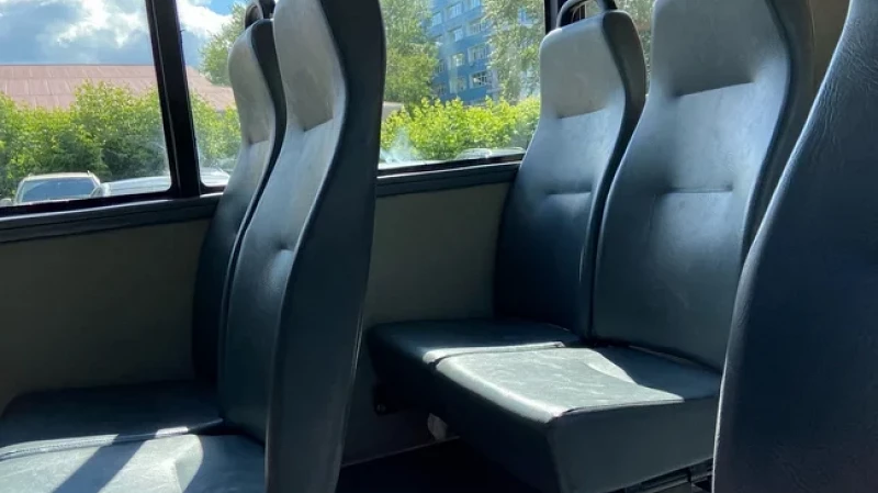 Водитель маршрутки в Тюмени не дал пассажирам заплатить за девочку