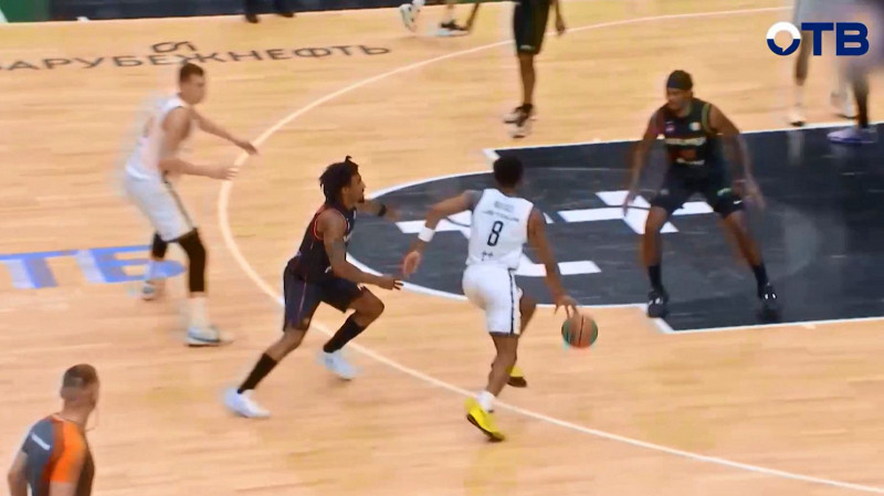 Баскетбольная команда «Уралмаш» в очередном туре Единой Лиги ВТБ играла на выезде с «Нижним Новгородом»