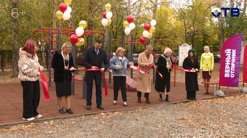 Аншлаг на тренажёрах: проект «Верный отличник» наградил школу-победителя воркаут-площадкой