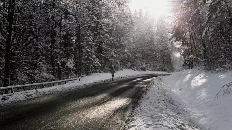 ГИБДД Свердловской области рекомендует переобуться в зимнюю резину