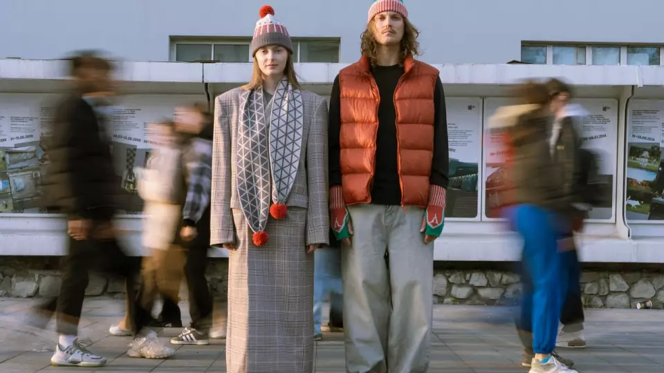 Екатеринбуржцы выпустили стильные шапки, чтобы восстановить Памятник клавиатуре