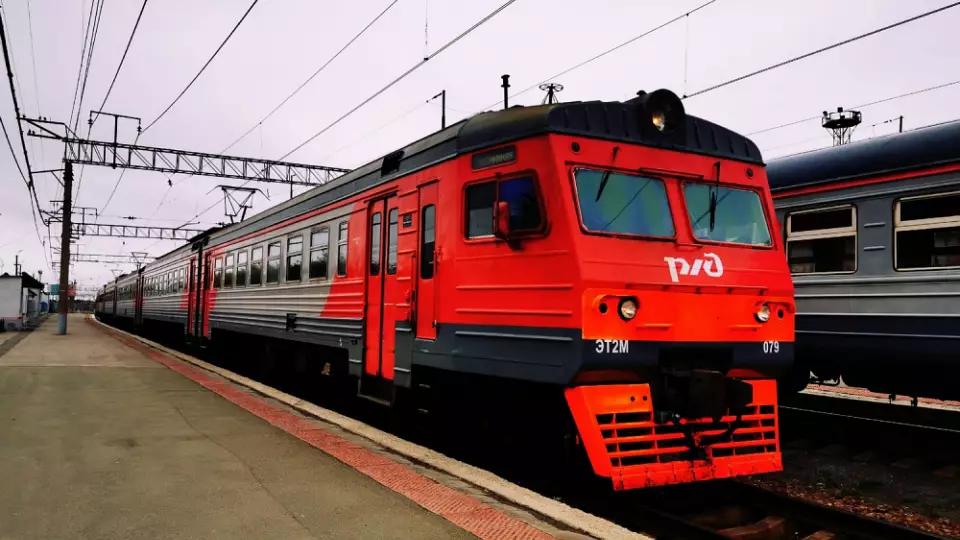 Электричка из Каменска-Уральского в Екатеринбург задымилась в пути