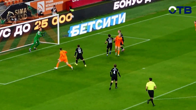 В 14-м туре Первой футбольной лиги «Урал» принимал на своём поле «Тюмень»