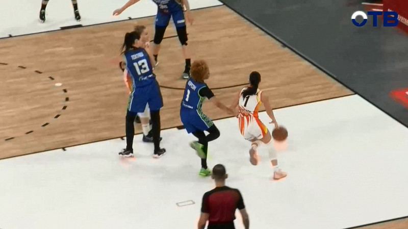 В очередном туре регулярного чемпионата Премьер-Лиги баскетбольная команда УГМК принимала на домашней арене омский «Нефтяник-Титан»