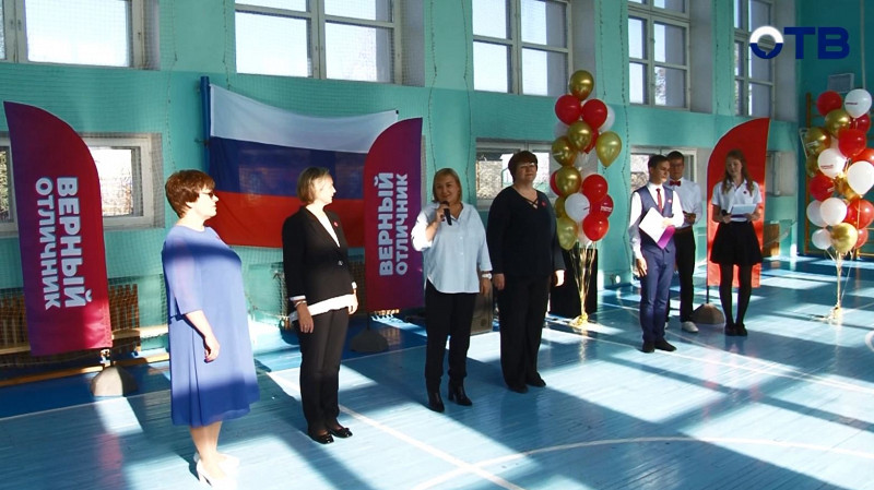 «Верный отличник» вложил 1 млн рублей в спортзал для школьников Дегтярска