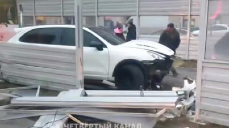 Трамваи встали в Академическом