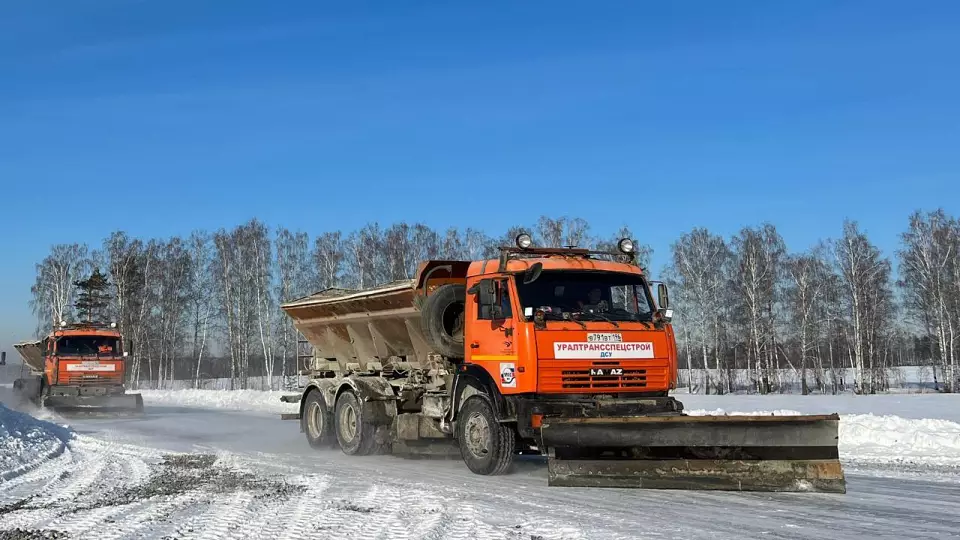 Снегопад в Свердловской области побежден: 242 машины очистили дороги