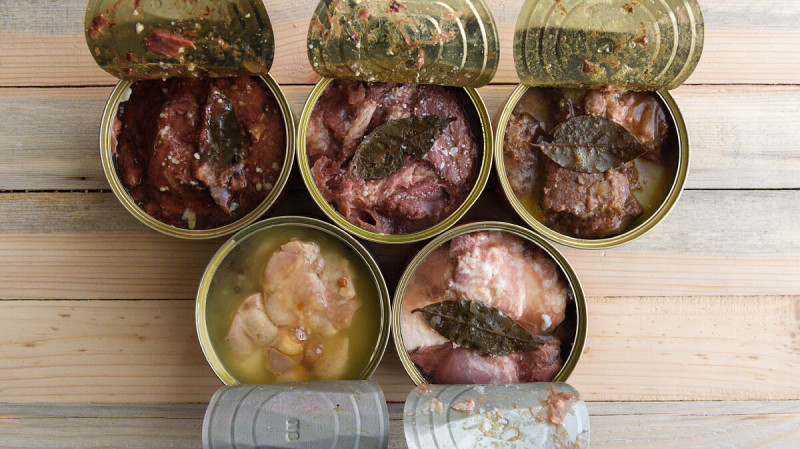 Гастроэнтеролог сообщила о пользе мясных консерв