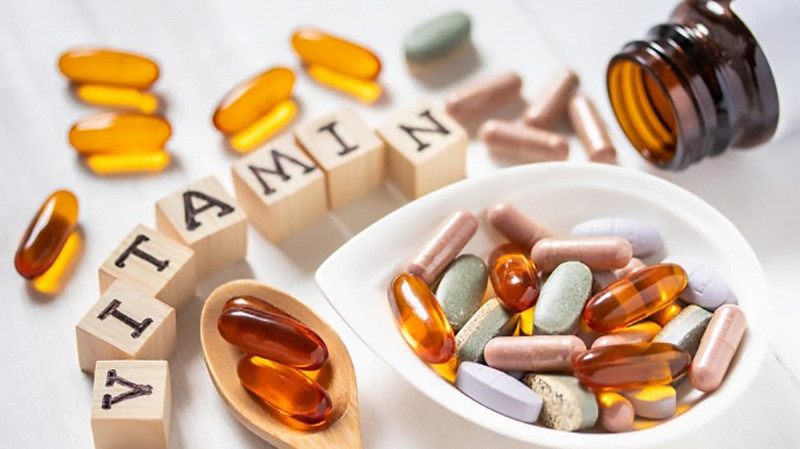 Эндокринолог заявил, что передозировка витаминов опаснее их дефицита
