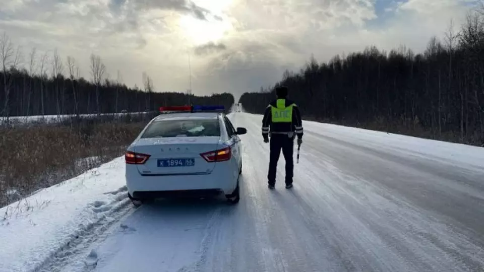 Ограничения на дорогах ввели в Свердловской области из-за гололеда