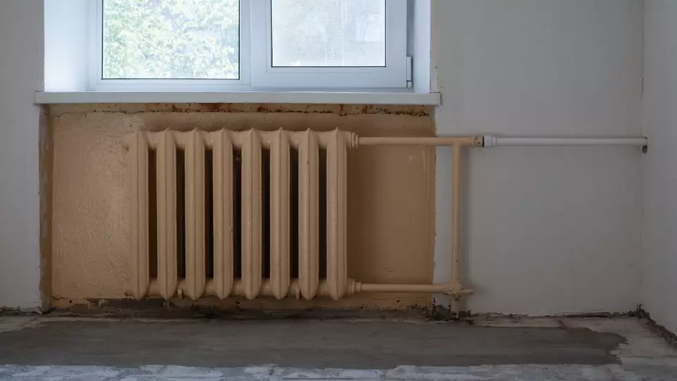 В монтажном колледже во время занятий лопнула батарея