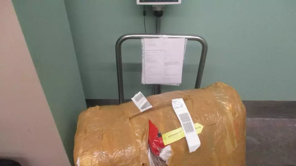 Таможня Кольцово изъяла 120 кг одежды у туристов из Турции