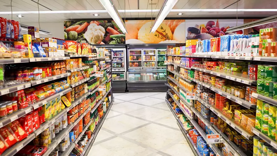 Охранник супермаркета в Екатеринбурге почти задушил вора за колбасу