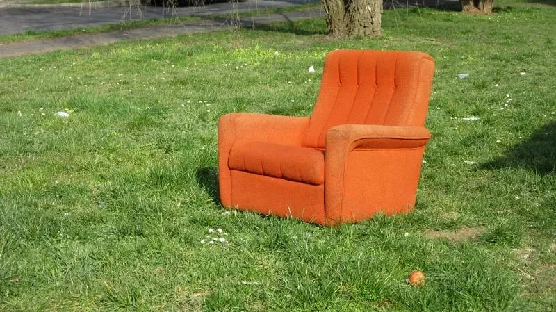 Прорыв канализации в Самаре заткнули креслом